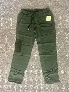 Women’s Olive Green Cargo Pants with Utility Pockets by HeiHei Anthropologie NWT